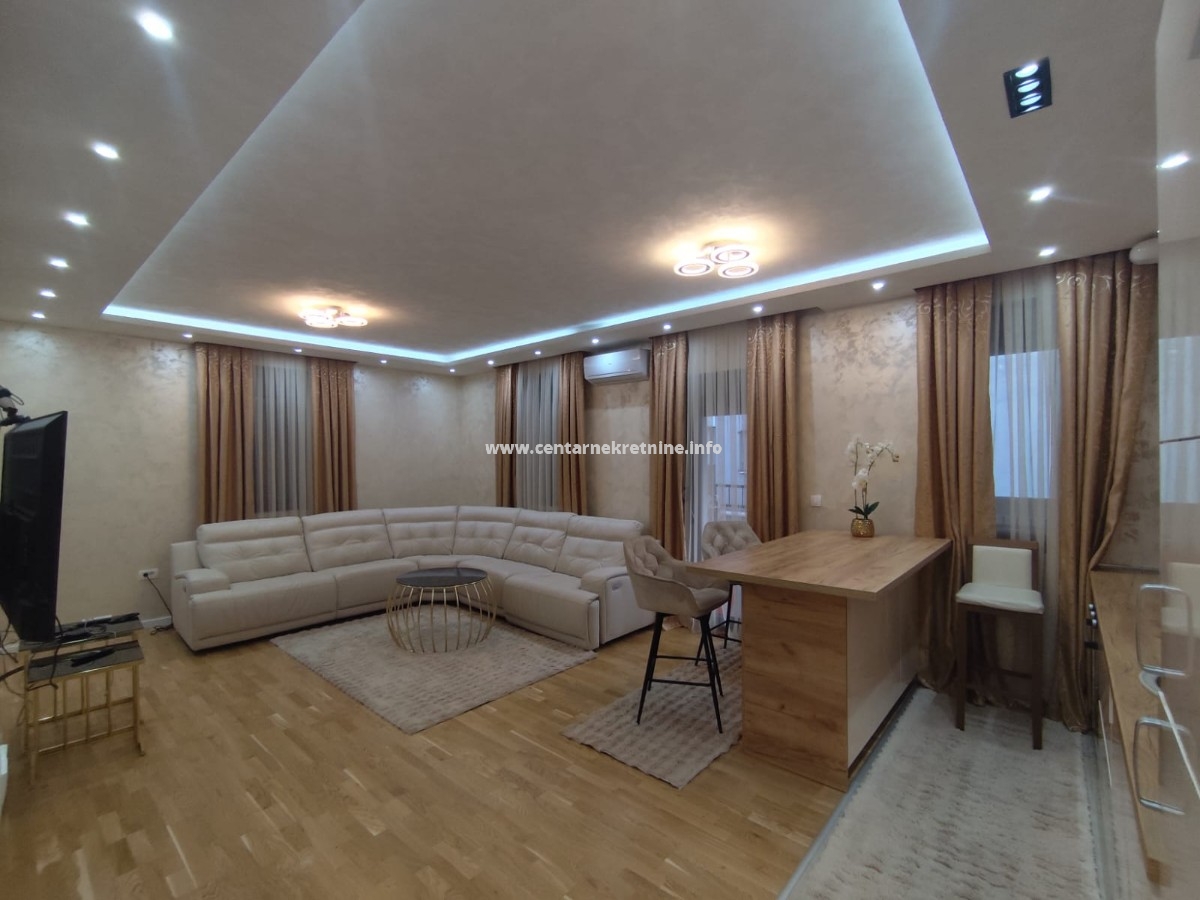 Izdavanje, dvosoban stan 86m2, Stara varoš, Podgorica